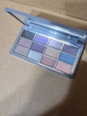 NIB Crème de la Cube Graydient 12 Universal Eyeshadow Palette